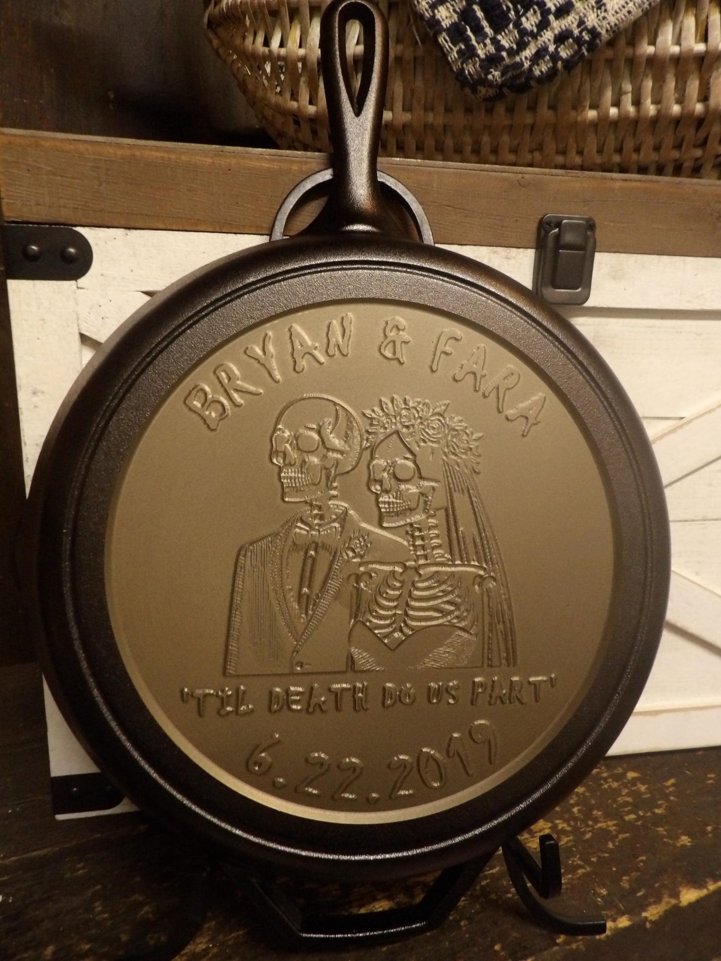 Personalized Cast Iron Skillet - Anniversary & Wedding Gift