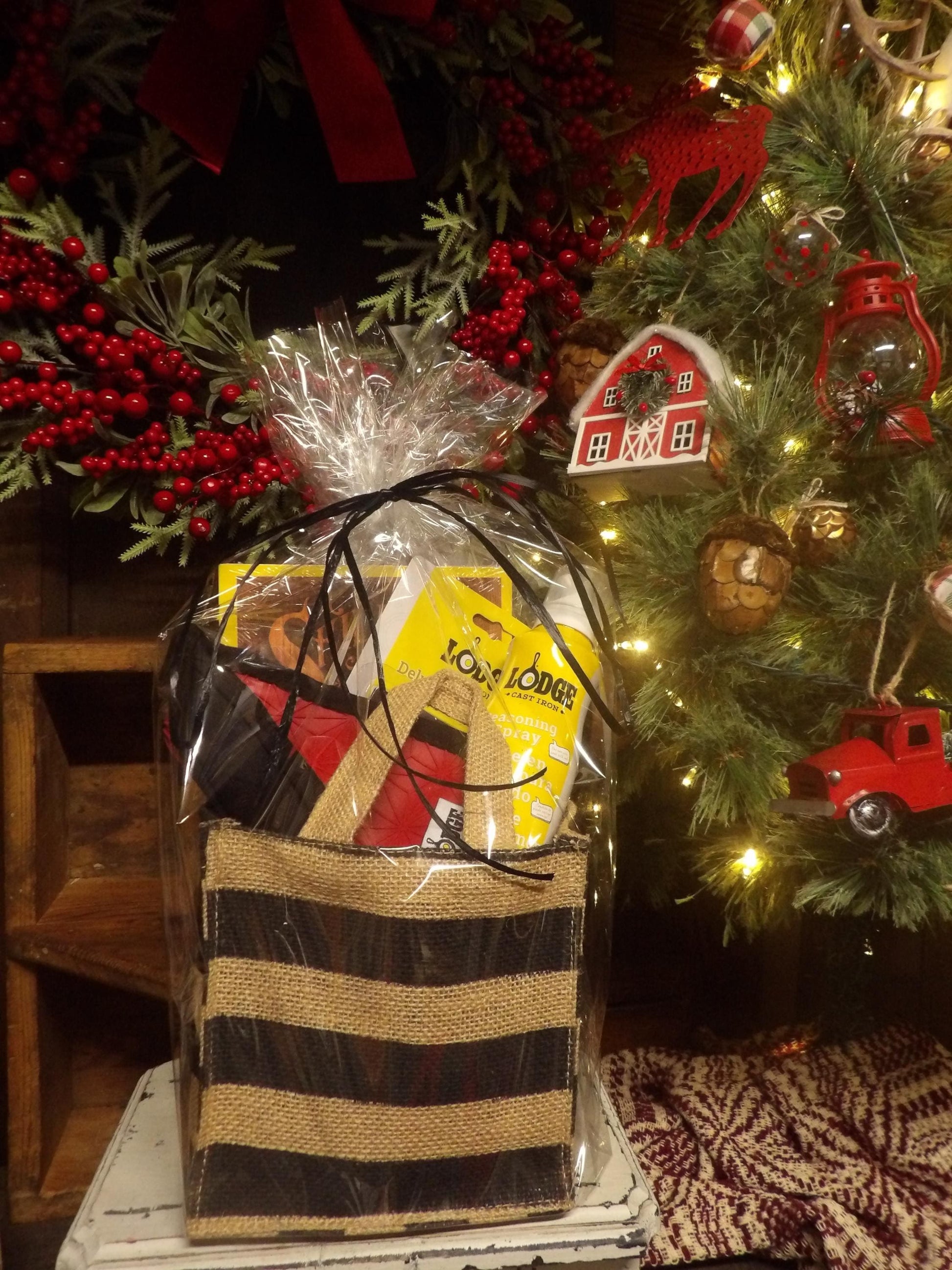 Cast Iron Gift Set - A Skillet Full Cookbook & Lodge Accessories