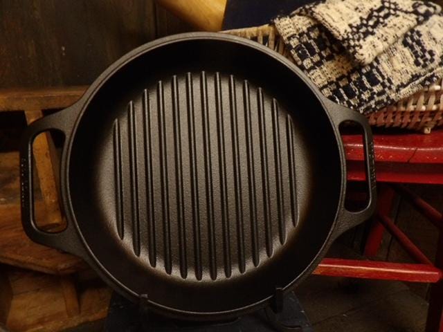 Personalized 6 Qt Cast Iron Dutch Oven Combo Cooker - Victoria