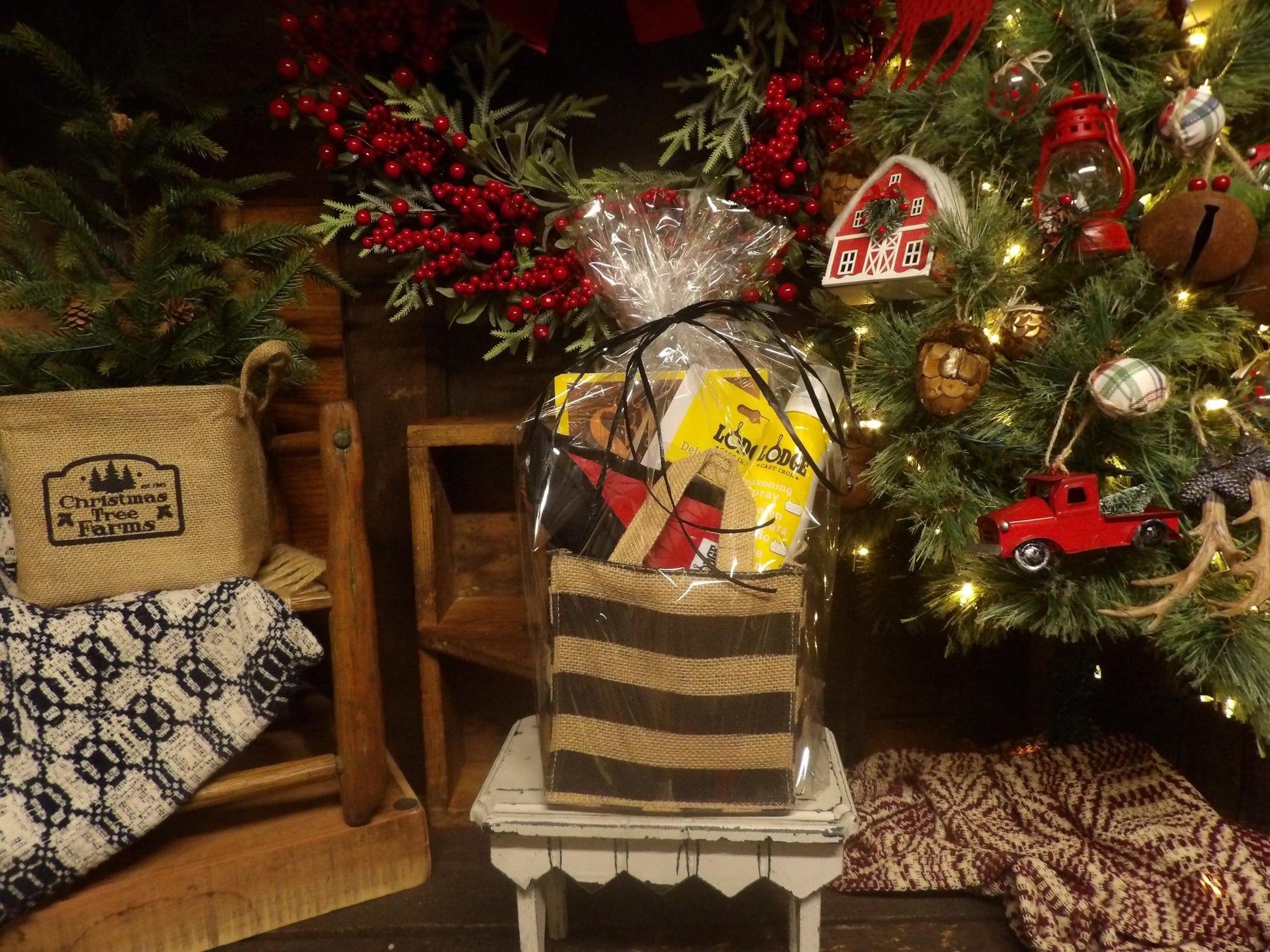 Cast Iron Gift Set - A Skillet Full Cookbook & Lodge Accessories