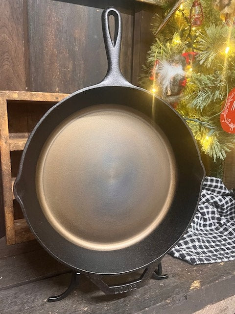 12" CNC (Lodge brand) machined floor Smooth Cast Iron Skillet
